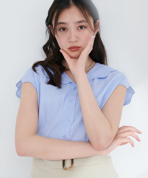 natural couture(ナチュラルクチュール)の「【WEB限定】ゆるスカラップレトロブラウス(シャツ/ブラウス・レディース・オフホワイト/ブラック/サックスブルー/ドット/その他1・FREE)」の1枚目の写真