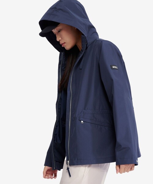AIGLE（エーグル）の「GORE-TEX WINDSTOPPER ゴアテックスウインドストッパー 防風 透湿 フーデッドジャケット RP マウンテンパーカー（マウンテンパーカー・レディース・ダークブルー/グリーン/ホワイト・34/36/38/40）」の3枚目の写真