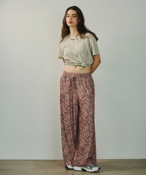 BAYFLOW（ベイフロー）の「[ドライタッチで夏も快適]コットンヘンプ半袖Tシャツ（Tシャツ/カットソー・レディース・グレイッシュベージュ/カーキ/チャコール・FREE）」の4枚目の写真