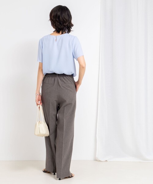 NOLLEY’S Sophi(ノーリーズソフィ)の「ジョーゼットVネックフリルブラウス(シャツ/ブラウス・レディース・オフホワイト/サックスブルー・38/36)」の4枚目の写真