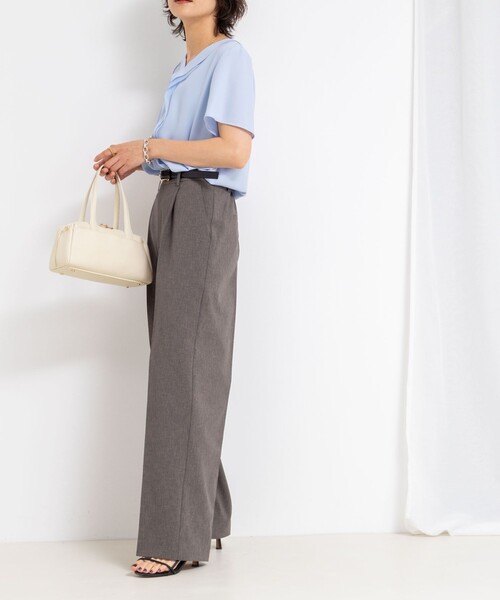 NOLLEY’S Sophi(ノーリーズソフィ)の「ジョーゼットVネックフリルブラウス(シャツ/ブラウス・レディース・オフホワイト/サックスブルー・38/36)」の5枚目の写真