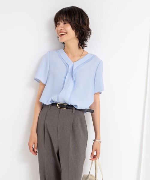 NOLLEY’S Sophi(ノーリーズソフィ)の「ジョーゼットVネックフリルブラウス(シャツ/ブラウス・レディース・オフホワイト/サックスブルー・38/36)」の8枚目の写真