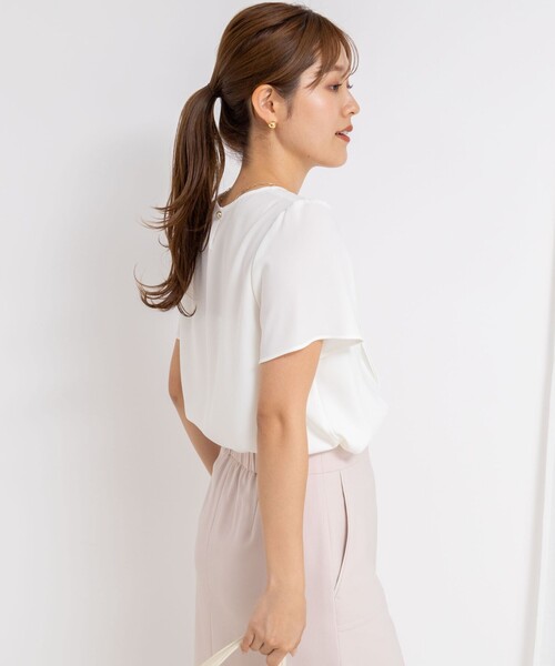 NOLLEY’S Sophi(ノーリーズソフィ)の「ジョーゼットVネックフリルブラウス(シャツ/ブラウス・レディース・オフホワイト/サックスブルー・38/36)」の14枚目の写真