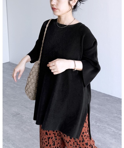 reca（レカ）の「オーバーサイズプリーツプルオーバー（Tシャツ/カットソー・レディース・グレイッシュベージュ/ブラック・FREE）」の2枚目の写真