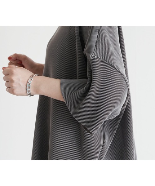 reca（レカ）の「オーバーサイズプリーツプルオーバー（Tシャツ/カットソー・レディース・グレイッシュベージュ/ブラック・FREE）」の22枚目の写真