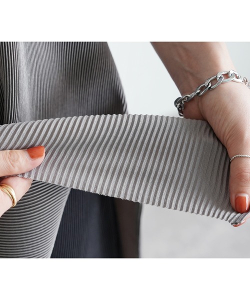 reca（レカ）の「オーバーサイズプリーツプルオーバー（Tシャツ/カットソー・レディース・グレイッシュベージュ/ブラック・FREE）」の20枚目の写真