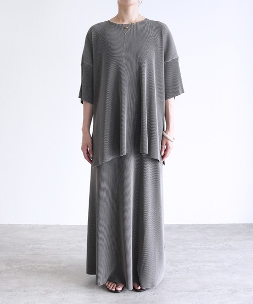 reca（レカ）の「オーバーサイズプリーツプルオーバー（Tシャツ/カットソー・レディース・グレイッシュベージュ/ブラック・FREE）」の8枚目の写真