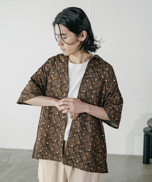 BAYFLOW（ベイフロー）の「[夏でも羽織りやすい]レトロパターン半袖柄シャツ（シャツ/ブラウス・メンズ・ネイビー/ブラック/ブラウン・MEDIUM/LARGE）」の18枚目の写真