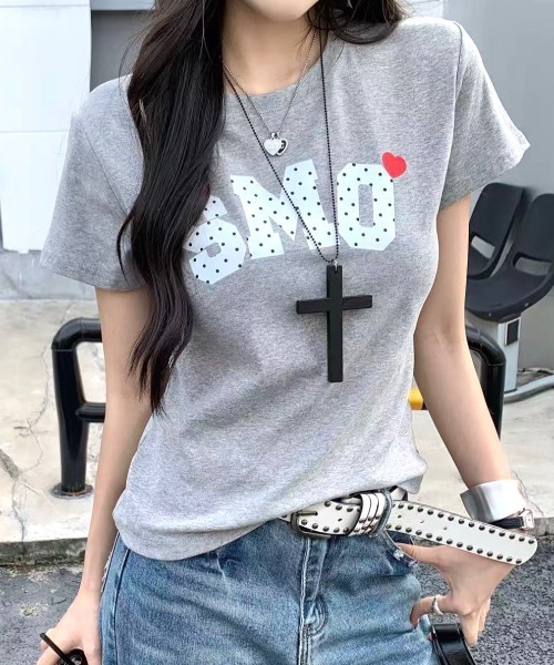 SHEENA(シーナ)の「【新色追加・7色展開】ドットロゴコンパクトフィットTシャツ(Tシャツ/カットソー・レディース・ネイビー/ホワイト/ブラック/グレー/エメラルド/ピンク/イエロー系・M)」の4枚目の写真