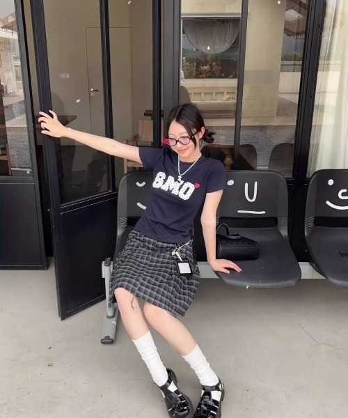 SHEENA(シーナ)の「【新色追加・7色展開】ドットロゴコンパクトフィットTシャツ(Tシャツ/カットソー・レディース・ネイビー/ホワイト/ブラック/グレー/エメラルド/ピンク/イエロー系・M)」の12枚目の写真