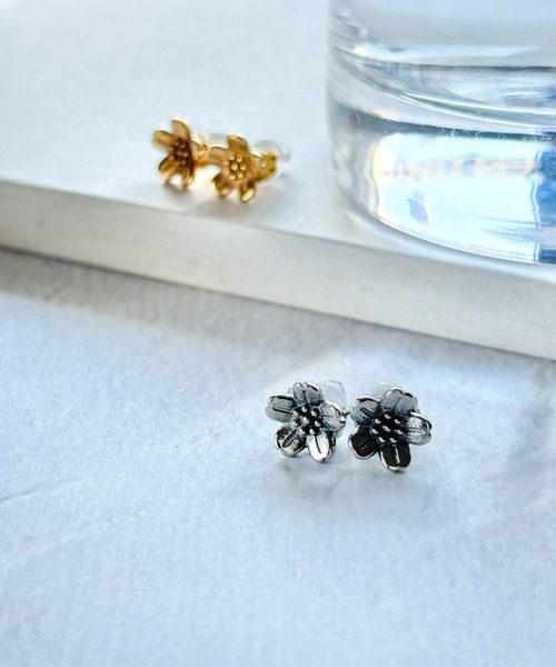 ciite' surgical stainless(シーテサージカルステンレス)の「【 金属アレルギー対応 】フラワーモチーフピアス サージカルステンレス(両耳用)(ピアス(両耳用)・レディース・ゴールド/シルバー・FREE)」の11枚目の写真