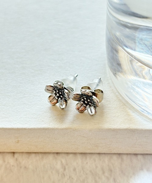 ciite' surgical stainless(シーテサージカルステンレス)の「【 金属アレルギー対応 】フラワーモチーフピアス サージカルステンレス(両耳用)(ピアス(両耳用)・レディース・ゴールド/シルバー・FREE)」の7枚目の写真