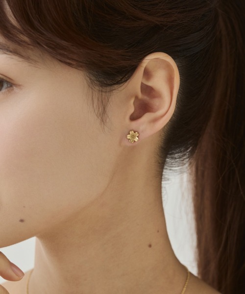 フラワーモチーフピアス 14G 16G ］繊細で上品にきらめくキュービック フラワー モチーフ