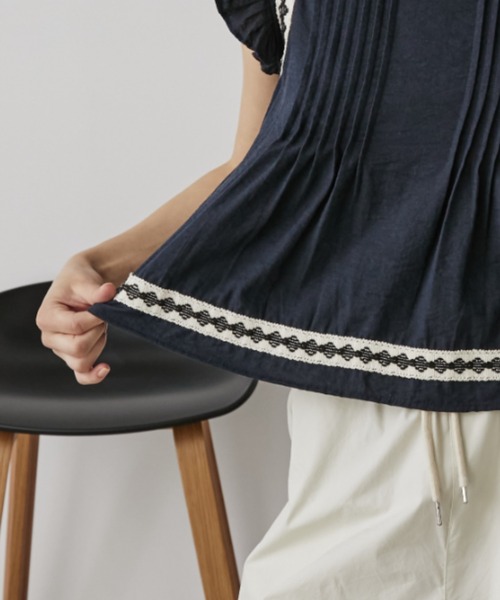 Auntie Rosa Holiday（アンティローザホリデー）の「ピンタック刺繍ノースリブラウス（シャツ/ブラウス・レディース・ネイビー/ホワイト・FREE）」の13枚目の写真