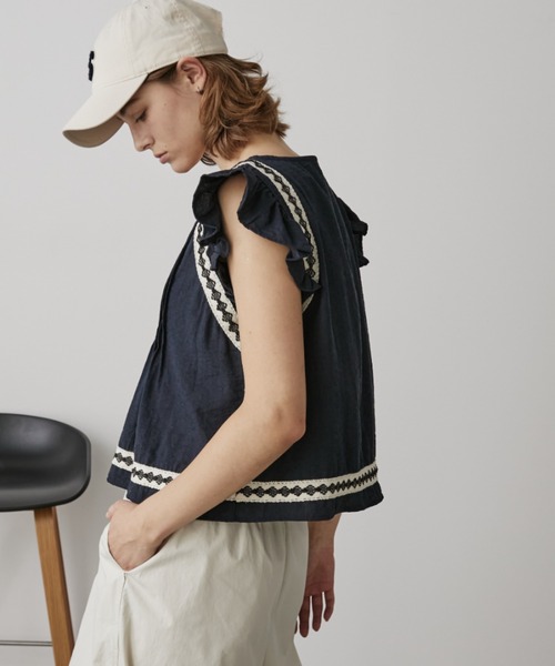 Auntie Rosa Holiday（アンティローザホリデー）の「ピンタック刺繍ノースリブラウス（シャツ/ブラウス・レディース・ネイビー/ホワイト・FREE）」の6枚目の写真