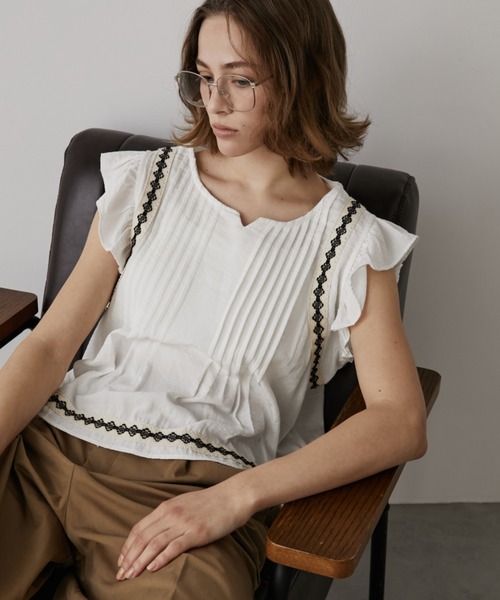 Auntie Rosa Holiday（アンティローザホリデー）の「ピンタック刺繍ノースリブラウス（シャツ/ブラウス・レディース・ネイビー/ホワイト・FREE）」の14枚目の写真