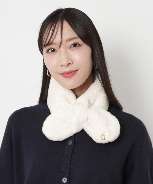 フェイクファーマフラー　ロゴ フェイクファーマフラー ティペット ”アーチロゴ”（マフラー）｜FURLA