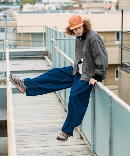 FREAK'S STORE（フリークスストア）の「限定展開 ワイドシルエット バレルレッグ デニムパンツ / ウォッシュ加工 / オーバーダイ加工（デニムパンツ・メンズ・チャコールグレー/ライトブルー/インディゴブルー・SMALL/MEDIUM/LARGE）」の15枚目の写真