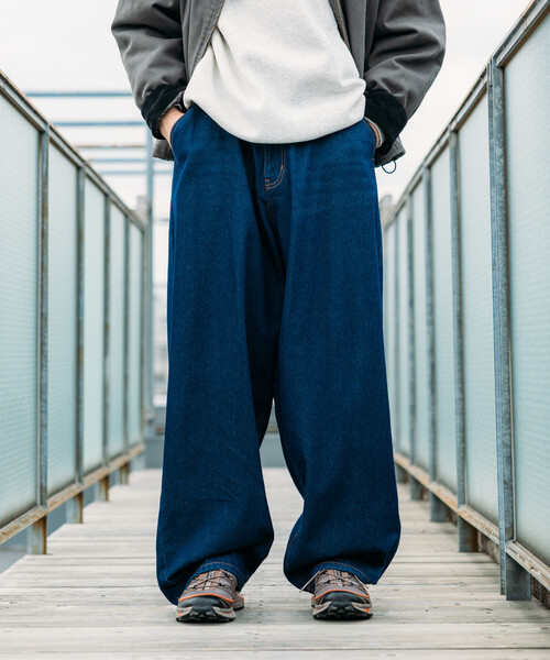 FREAK'S STORE（フリークスストア）の「限定展開 ワイドシルエット バレルレッグ デニムパンツ / ウォッシュ加工 / オーバーダイ加工（デニムパンツ・メンズ・チャコールグレー/ライトブルー/インディゴブルー・SMALL/MEDIUM/LARGE）」の18枚目の写真