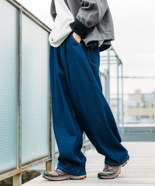 FREAK'S STORE（フリークスストア）の「限定展開 ワイドシルエット バレルレッグ デニムパンツ / ウォッシュ加工 / オーバーダイ加工（デニムパンツ・メンズ・チャコールグレー/ライトブルー/インディゴブルー・SMALL/MEDIUM/LARGE）」の22枚目の写真
