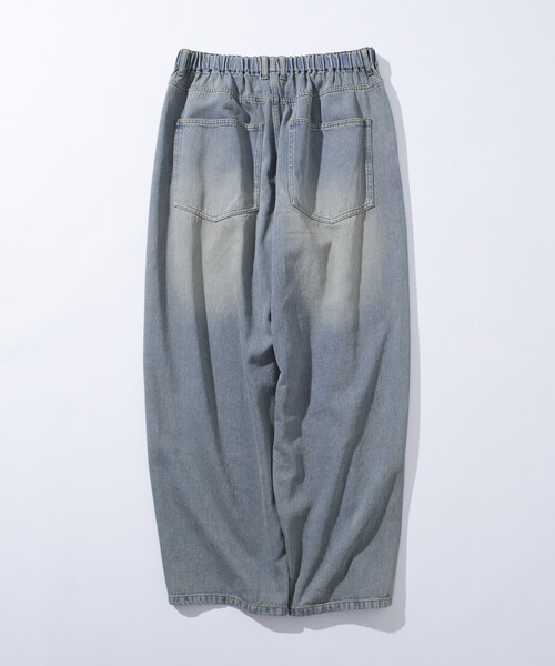 FREAK'S STORE（フリークスストア）の「限定展開 ワイドシルエット バレルレッグ デニムパンツ / ウォッシュ加工 / オーバーダイ加工（デニムパンツ・メンズ・チャコールグレー/ライトブルー/インディゴブルー・SMALL/MEDIUM/LARGE）」の8枚目の写真