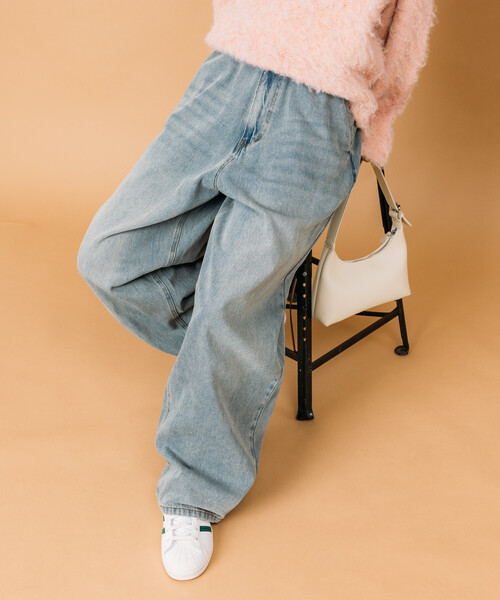 FREAK'S STORE（フリークスストア）の「限定展開 ワイドシルエット バレルレッグ デニムパンツ / ウォッシュ加工 / オーバーダイ加工（デニムパンツ・メンズ・チャコールグレー/ライトブルー/インディゴブルー・SMALL/MEDIUM/LARGE）」の2枚目の写真