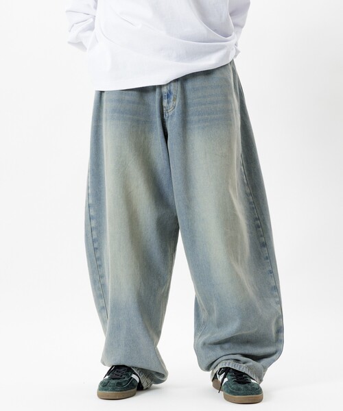 FREAK'S STORE（フリークスストア）の「限定展開 ワイドシルエット バレルレッグ デニムパンツ / ウォッシュ加工 / オーバーダイ加工（デニムパンツ・メンズ・チャコールグレー/ライトブルー/インディゴブルー・SMALL/MEDIUM/LARGE）」の10枚目の写真