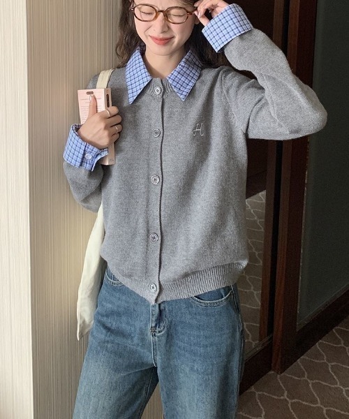 gossip！ロサンゼルス（ゴシップロサンゼルス）の「チェックシャツ×カーディガンフェイク 重ね着レイヤリングデザインニット（カーディガン/ボレロ・レディース・グレー/ネイビー・M）」の8枚目の写真