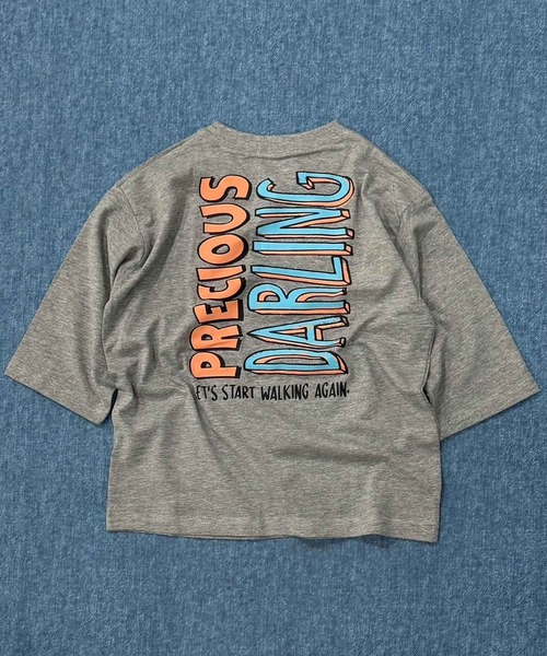 SHISKY（シスキー）の「SHISKY / シスキー グラフィティープリント オーバーサイズTシャツ キッズ 7分袖（Tシャツ/カットソー・キッズ・オフホワイト/ダークグリーン/杢グレー/ブラック系その他/ホワイト系その他2/ブラック系その他3/ブラック/ホワイト系その他/ホワイト系その他3/ブラック系その他4/チャコール/ネイビー・130/140/150/160）」の9枚目の写真