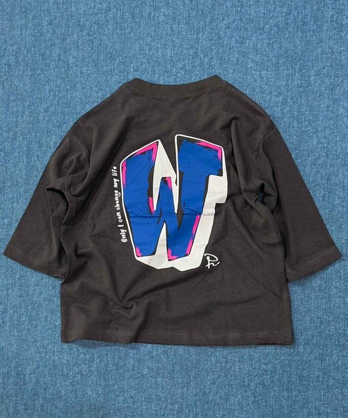 SHISKY（シスキー）の「SHISKY / シスキー グラフィティープリント オーバーサイズTシャツ キッズ 7分袖（Tシャツ/カットソー・キッズ・オフホワイト/ダークグリーン/杢グレー/ブラック系その他/ホワイト系その他2/ブラック系その他3/ブラック/ホワイト系その他/ホワイト系その他3/ブラック系その他4/チャコール/ネイビー・130/140/150/160）」の10枚目の写真