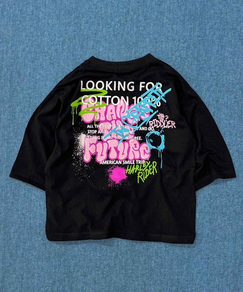 SHISKY（シスキー）の「SHISKY / シスキー グラフィティープリント オーバーサイズTシャツ キッズ 7分袖（Tシャツ/カットソー・キッズ・オフホワイト/ダークグリーン/杢グレー/ブラック系その他/ホワイト系その他2/ブラック系その他3/ブラック/ホワイト系その他/ホワイト系その他3/ブラック系その他4/チャコール/ネイビー・130/140/150/160）」の8枚目の写真