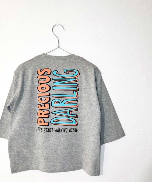 SHISKY（シスキー）の「SHISKY / シスキー グラフィティープリント オーバーサイズTシャツ キッズ 7分袖（Tシャツ/カットソー・キッズ・オフホワイト/ダークグリーン/杢グレー/ブラック系その他/ホワイト系その他2/ブラック系その他3/ブラック/ホワイト系その他/ホワイト系その他3/ブラック系その他4/チャコール/ネイビー・130/140/150/160）」の22枚目の写真