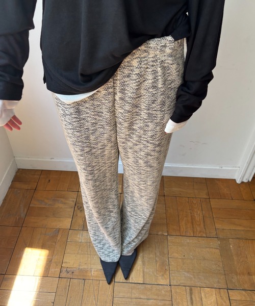 FUULLY STUDIO（フーリィーステューディオ）の「ジャガードフレアパンツ（その他パンツ・レディース・アイボリー/ブラック・FREE）」の4枚目の写真