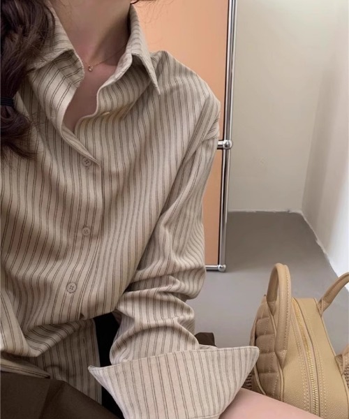 Ritzy(リッツィー)の「オーバーサイズ ストライプシャツ(シャツ/ブラウス・レディース・アイボリー/モカ/ベージュ・L/M)」の4枚目の写真