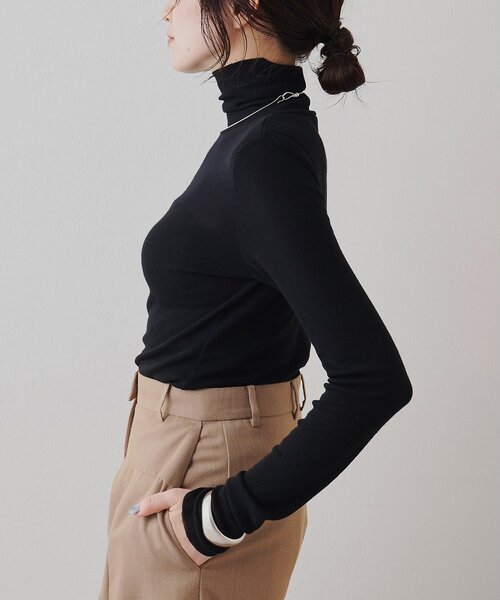 Whim Gazette（ウィムガゼット）の「ウール混カットタートルプルオーバー（Tシャツ/カットソー・レディース・ブラウン/グレー/ブラック・FREE）」の21枚目の写真