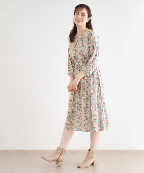LAURA ASHLEY(ローラアシュレイ)の「【洗える/ジャージ素材/同柄アイテムあり】ロミリー柄 ワンピース(ワンピース・レディース・ベージュ系/ネイビー系・38/40)」の5枚目の写真