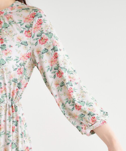 LAURA ASHLEY(ローラアシュレイ)の「【洗える/ジャージ素材/同柄アイテムあり】ロミリー柄 ワンピース(ワンピース・レディース・ベージュ系/ネイビー系・38/40)」の16枚目の写真