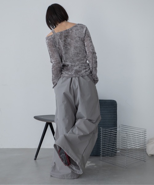VACANCY(ヴァカンシー)の「アシメドロストマットシアートップス(Tシャツ/カットソー・レディース・ブラウン/チャコールグレー/アイボリー・FREE)」の13枚目の写真