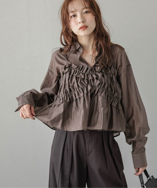 AMELY(エミリー)の「フリルビスチェ&シルキーブラウス(シャツ/ブラウス・レディース・ブラック/ブルー/ブラウン・フリー)」の2枚目の写真