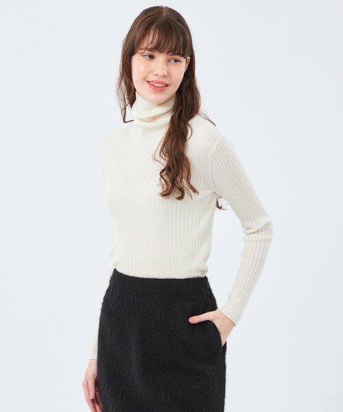 MACKINTOSH PHILOSOPHY（ﾏｯｷﾝﾄｯｼｭ ﾌｨﾛｿﾌｨｰ）の「ウォッシャブルファインウールタートルニット（ニット/セーター・レディース・ライトブルー/ブラウン/イエロー/オフホワイト/ブラック・38）」の2枚目の写真