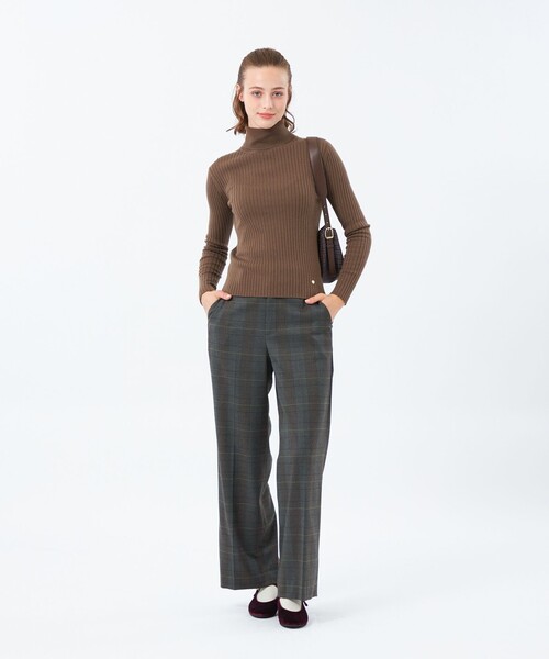 MACKINTOSH PHILOSOPHY（ﾏｯｷﾝﾄｯｼｭ ﾌｨﾛｿﾌｨｰ）の「ウォッシャブルファインウールタートルニット（ニット/セーター・レディース・ライトブルー/ブラウン/イエロー/オフホワイト/ブラック・38）」の9枚目の写真