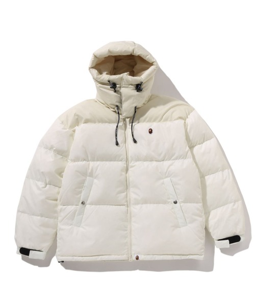 A BATHING APE(アベイシングエイプ)の「ONE POINT RELAXED FIT DOWN JACKET(ダウンジャケット/コート・レディース・ブラック/アイボリー・FREE)」の1枚目の写真