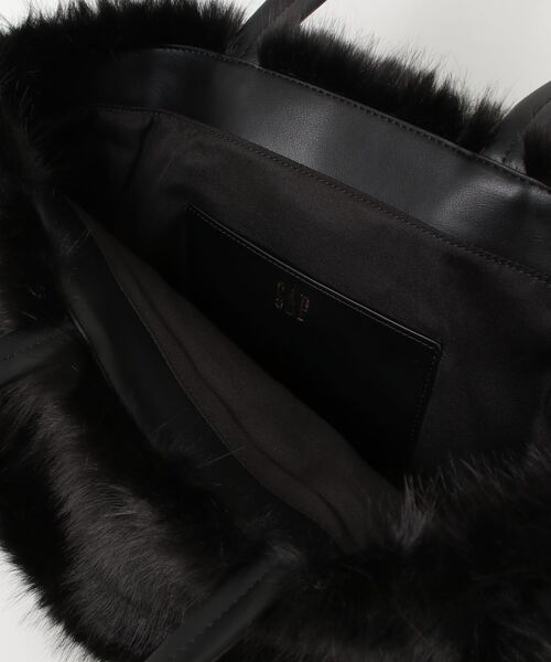 GAP(ギャップ)の「フェイクファー トートバッグ(トートバッグ・レディース・ブラック/ナチュラル/レオパード・ONE SIZE)」の4枚目の写真