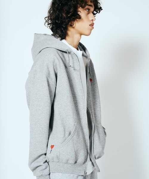 JERZEES（ジャージーズ）の「JERZEES / ジャージーズ 'HEART BALLON' ZIP UP HOODIE 刺繍 ワンポイント ジップアップパーカー（パーカー・メンズ・ブラック/グレー・MEDIUM/LARGE/X-LARGE）」の6枚目の写真
