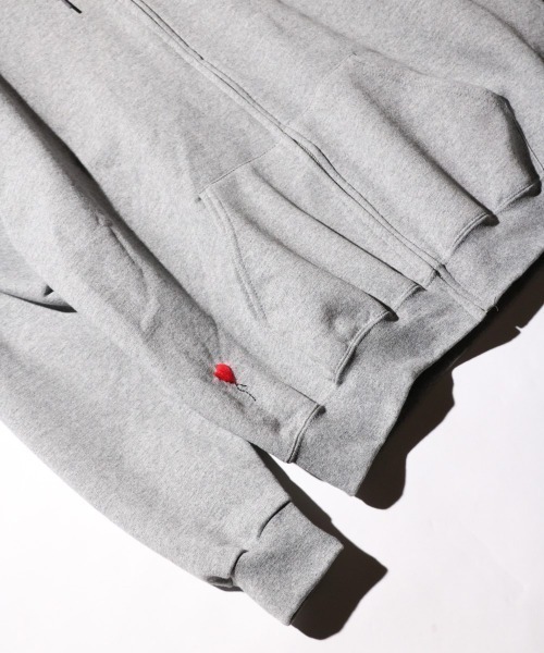 JERZEES（ジャージーズ）の「JERZEES / ジャージーズ 'HEART BALLON' ZIP UP HOODIE 刺繍 ワンポイント ジップアップパーカー（パーカー・メンズ・ブラック/グレー・MEDIUM/LARGE/X-LARGE）」の12枚目の写真