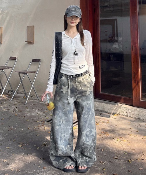 Ressaca(レサーカ)の「ワイドシルエットユーズド加工星柄デニムパンツ(デニムパンツ・レディース・グレー・L/M)」の7枚目の写真