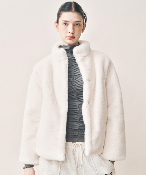 NICK&NICOLE（ニックアンドニコール）の「HIGH NECK SOFT FUR JACKET_2 COLOR（ムートンコート・レディース・その他・FREE/SMALL/BLACK）」の5枚目の写真