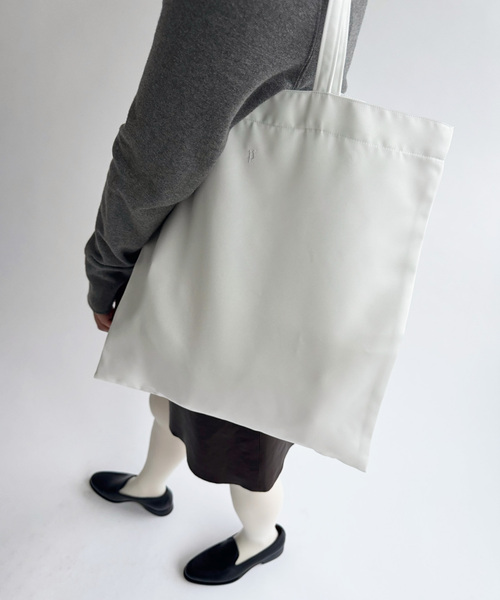 EDIT. FOR LULU(エディットフォールル)の「【PAN/パン】SATIN TOTE BAG(クラッチバッグ・レディース・ホワイト・FREE)」の2枚目の写真