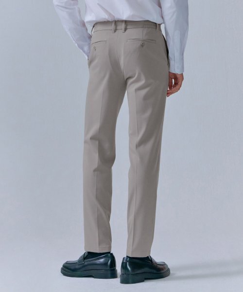 CHASECULT(チェイスカルト)の「男性テーパードサイドバンディングスラックス-CERK2211B0X(スラックス・メンズ・Beige・76/82/86)」の2枚目の写真