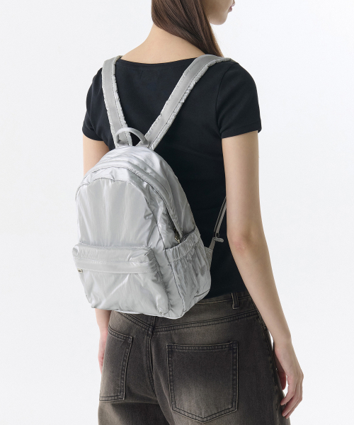 MUSINSA STANDARD WOMAN（ムシンサスタンダードウーマン）の「ウィメンズシャイニーミニバックパック[シルバー]（バックパック/リュック・レディース・その他・FREE）」の4枚目の写真